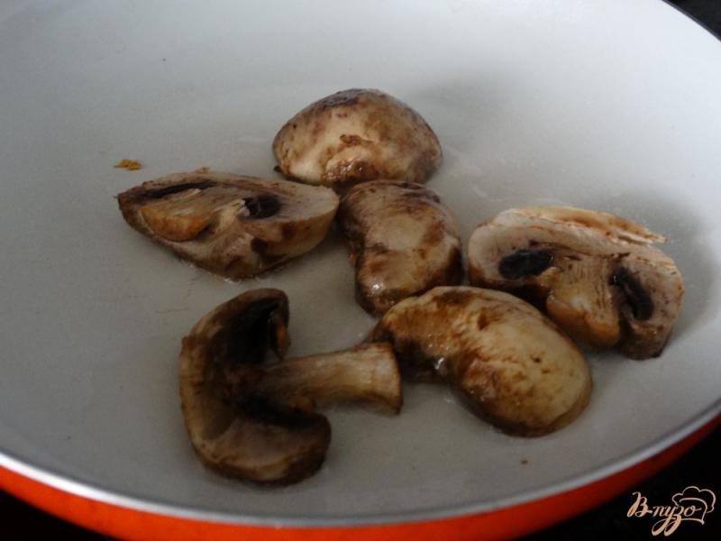 Фото приготовление рецепта: Сандвич с грибами, картофелем и зернистой горчицей шаг №3