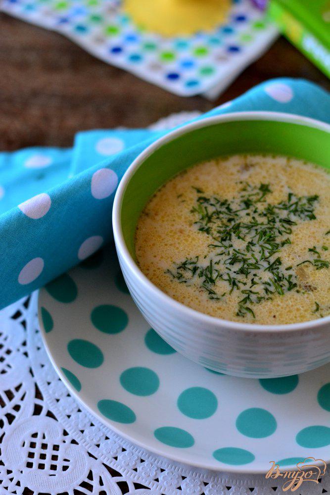 Фото приготовление рецепта: Грибной суп с сыром шаг №6