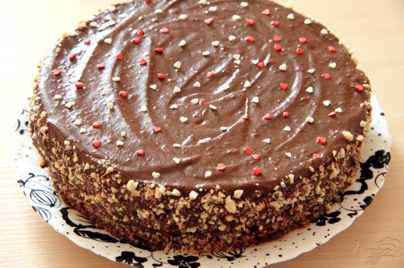 Фото приготовление рецепта: Бисквитный шоколадный торт с шоколадным кремом шаг №14