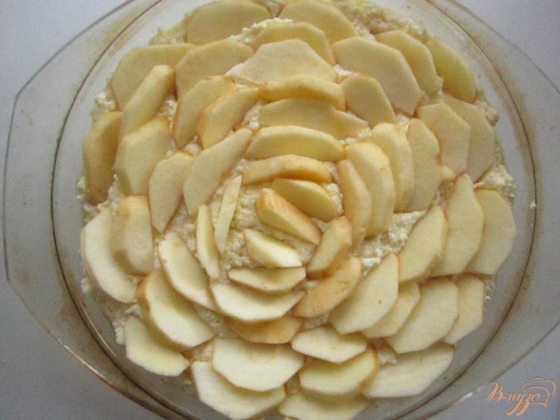 Фото приготовление рецепта: Творожный кекс с яблоком шаг №5