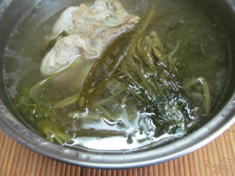 Фото приготовление рецепта: Суп с кислой капустой черносливом и грибами шаг №1