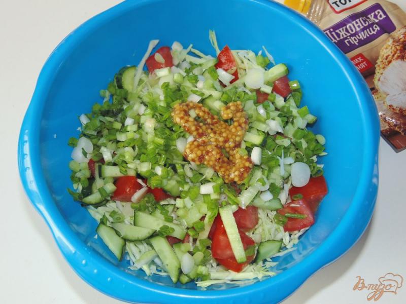 Фото приготовление рецепта: Капустный салат с помидором шаг №4