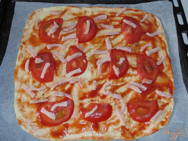Фото приготовление рецепта: Пицца с ветчиной и помидором шаг №2