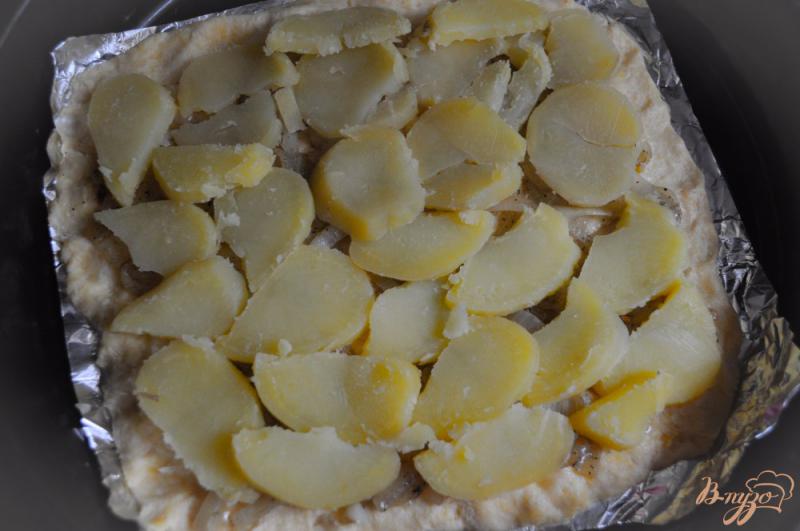 Фото приготовление рецепта: Пирог с картошкой и луком шаг №5