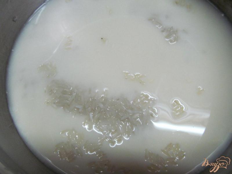 Фото приготовление рецепта: Рисовая каша с бананом и кленовым сиропом шаг №1