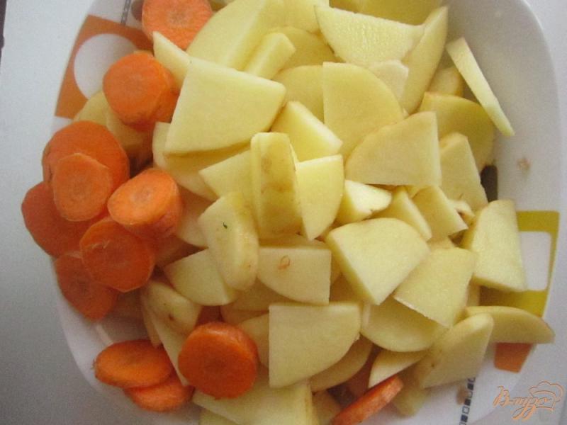 Фото приготовление рецепта: Ребра запеченные в остром маринаде с картофелем шаг №4