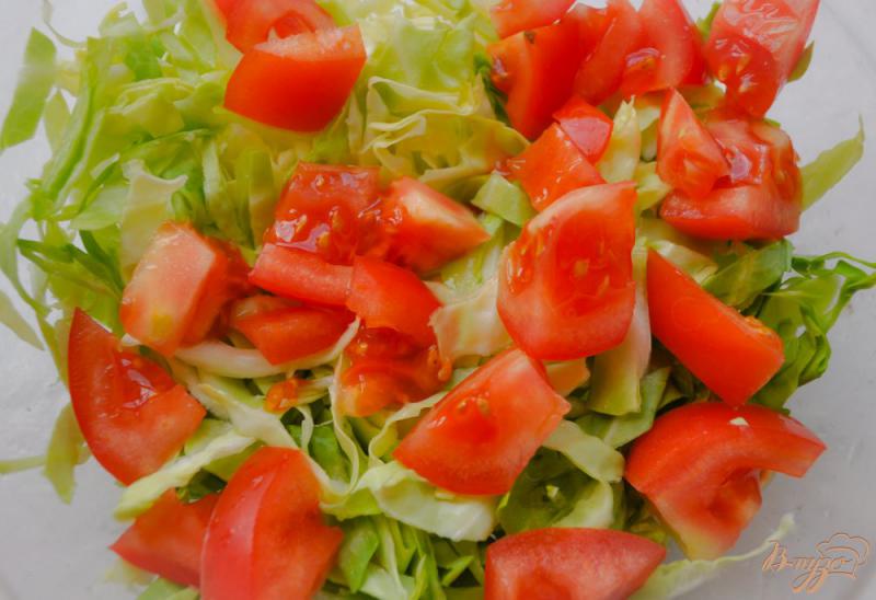 Фото приготовление рецепта: Овощной салат с молодой морковью и капустой шаг №2