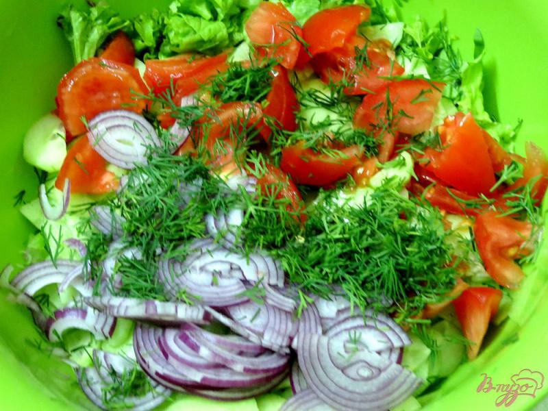 Фото приготовление рецепта: Салат из кресс салата, огурцов и помидоров шаг №5