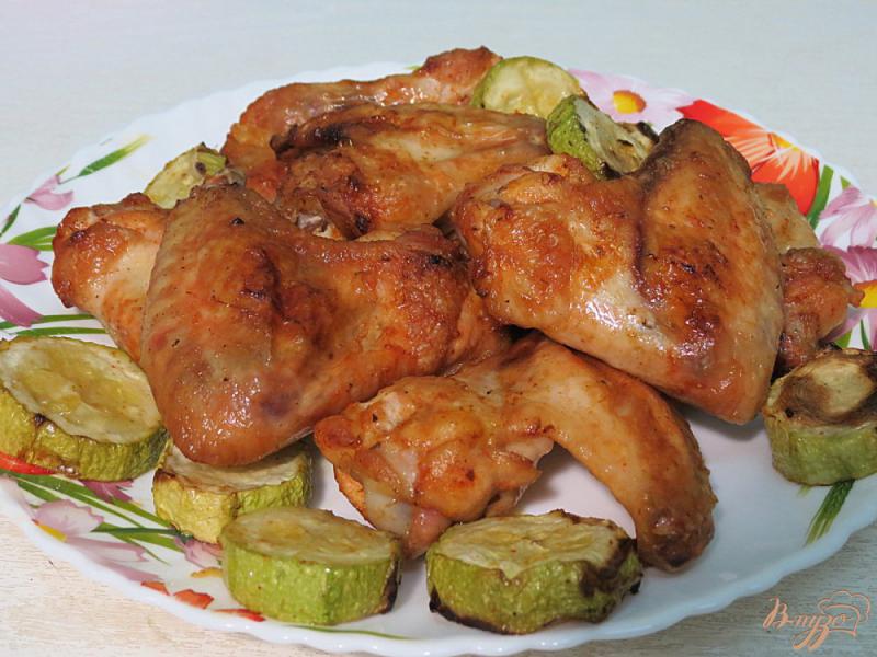 Фото приготовление рецепта: Куриные крылья на сковороде гриль газ шаг №7