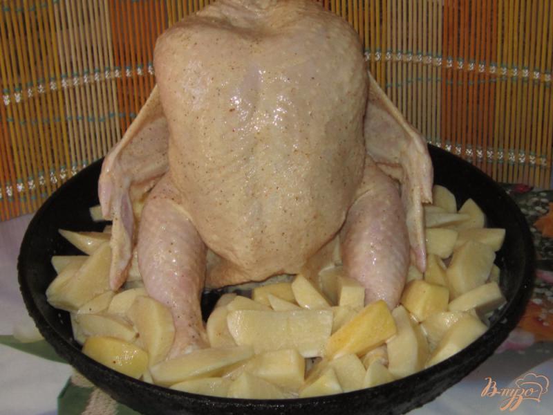 Фото приготовление рецепта: «Курица в гнезде» на ужин шаг №4