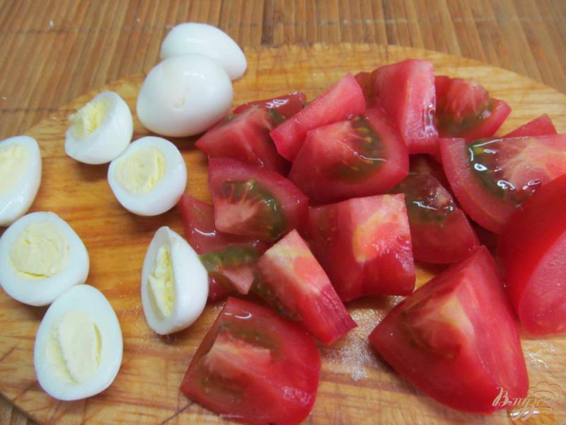 Фото приготовление рецепта: Салат с соусом из редьки шаг №3