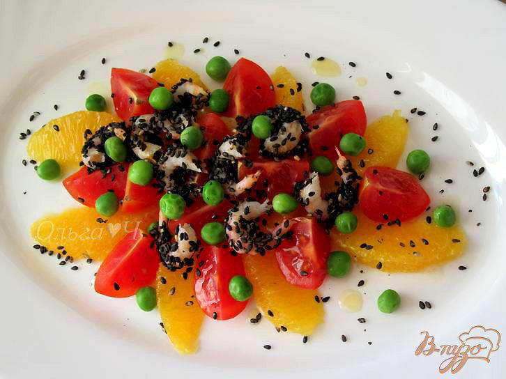 Фото приготовление рецепта: Средиземноморский салат с креветками и апельсинами шаг №5