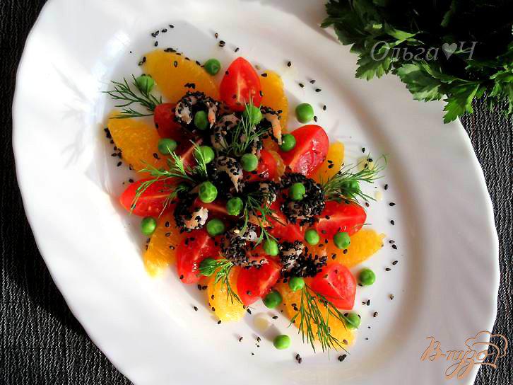Фото приготовление рецепта: Средиземноморский салат с креветками и апельсинами шаг №6