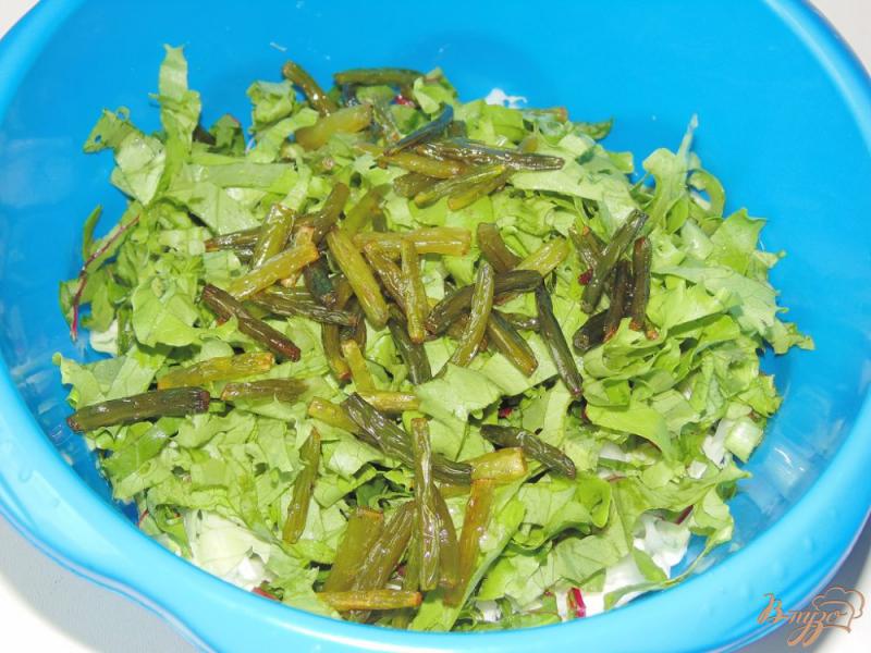 Фото приготовление рецепта: Капустный салат с чесночными стрелками шаг №7