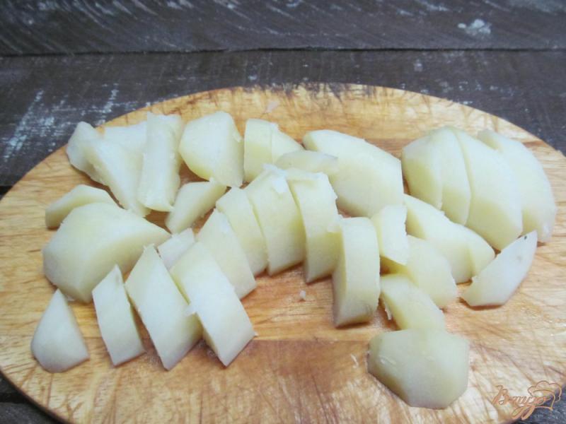 Фото приготовление рецепта: Картофельный салат с горошком шаг №3