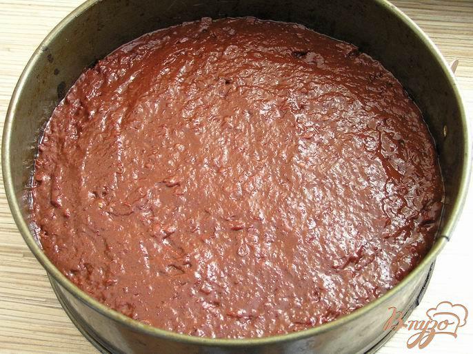 Фото приготовление рецепта: Шоколадный свекольный торт с чипсами шаг №3