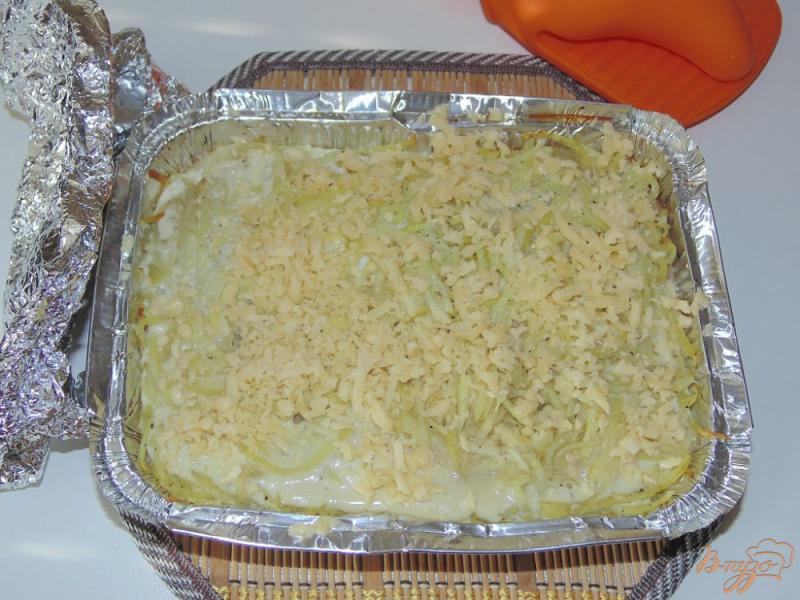 Фото приготовление рецепта: Тертая картофельная запеканка с шампиньонами шаг №7