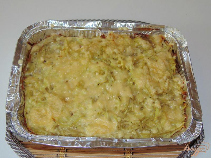 Фото приготовление рецепта: Тертая картофельная запеканка с шампиньонами шаг №8