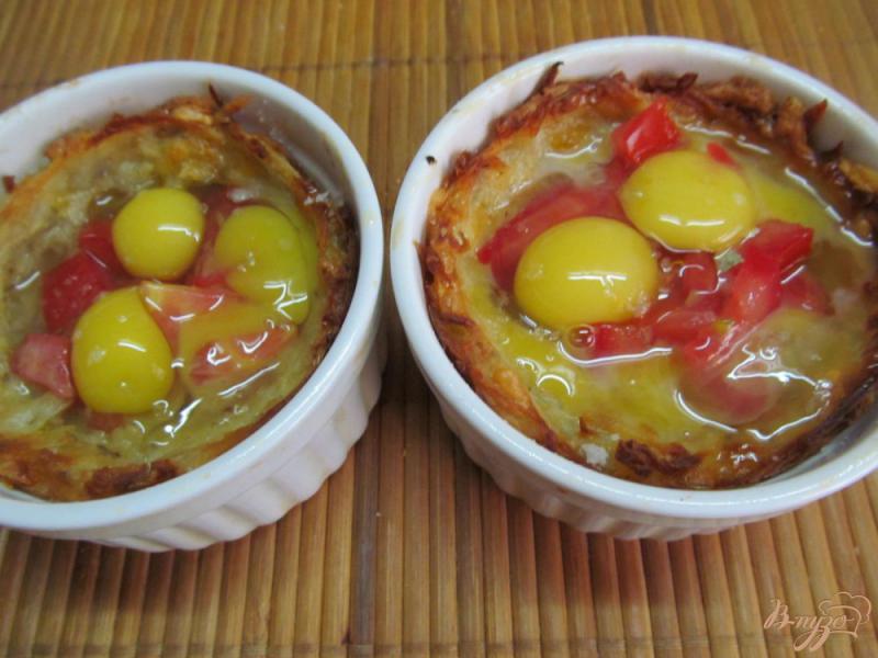 Фото приготовление рецепта: Картофельные корзиночки с перепелиными яйцами шаг №5