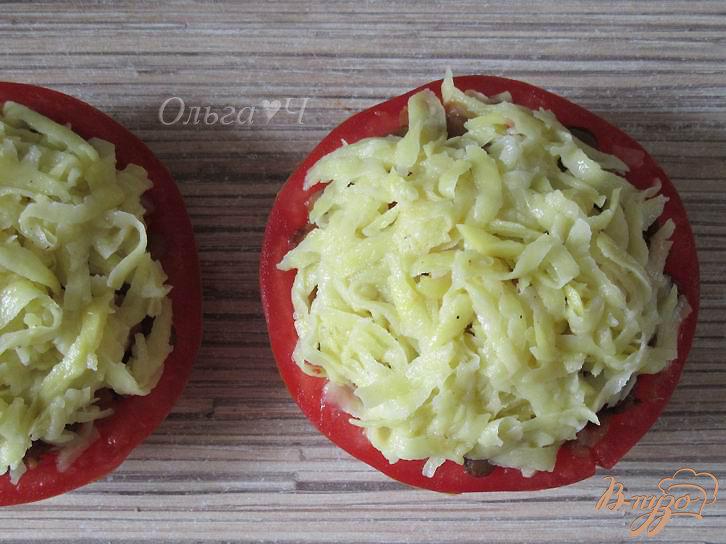 Фото приготовление рецепта: Помидоры, фаршированные чечевицей под картофельным «сыром» шаг №10