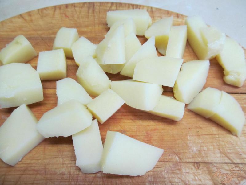 Фото приготовление рецепта: Теплый картофельный салат с омлетом шаг №5