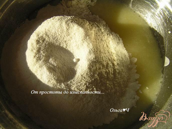 Фото приготовление рецепта: Йогуртовый пирог с кокосовой стружкой шаг №3