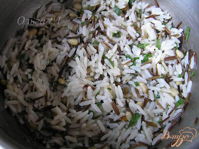 Фото приготовление рецепта: Рис с зеленью и кедровыми орехами шаг №3