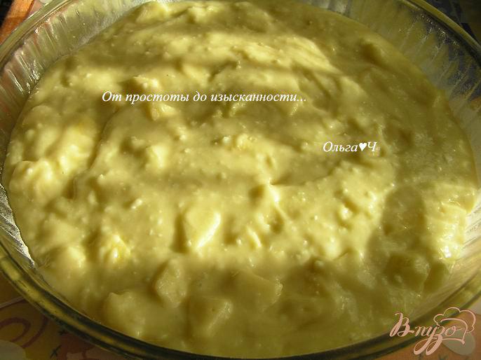 Фото приготовление рецепта: Пирог с яблоками и творогом на оливковом масле шаг №5