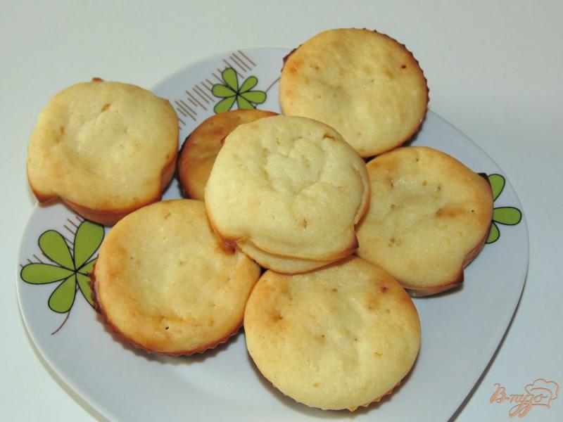 Фото приготовление рецепта: Творожные кексы с цедрой лимона на подсолнечном масле шаг №6