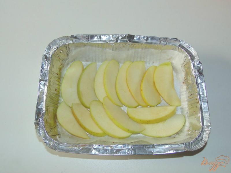 Фото приготовление рецепта: Творожная запеканка с яблоком шаг №4