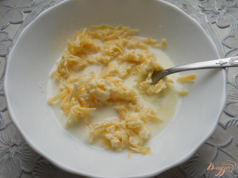 Фото приготовление рецепта: Сырные палочки к супу шаг №2