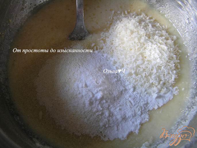 Фото приготовление рецепта: Творожник с кокосовой стружкой шаг №2