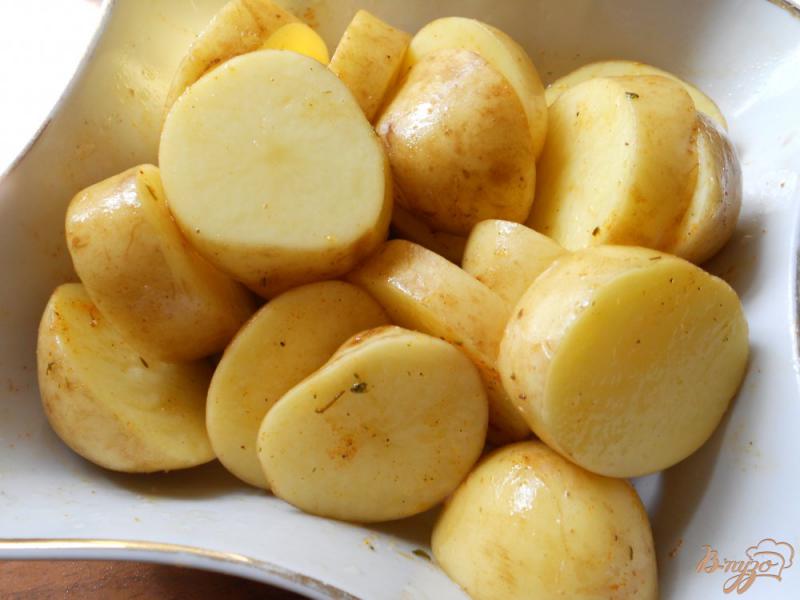 Фото приготовление рецепта: Шашлык из молодого картофеля с салом шаг №2