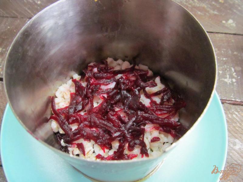 Фото приготовление рецепта: Свекольный салат с перловой крупой шаг №4