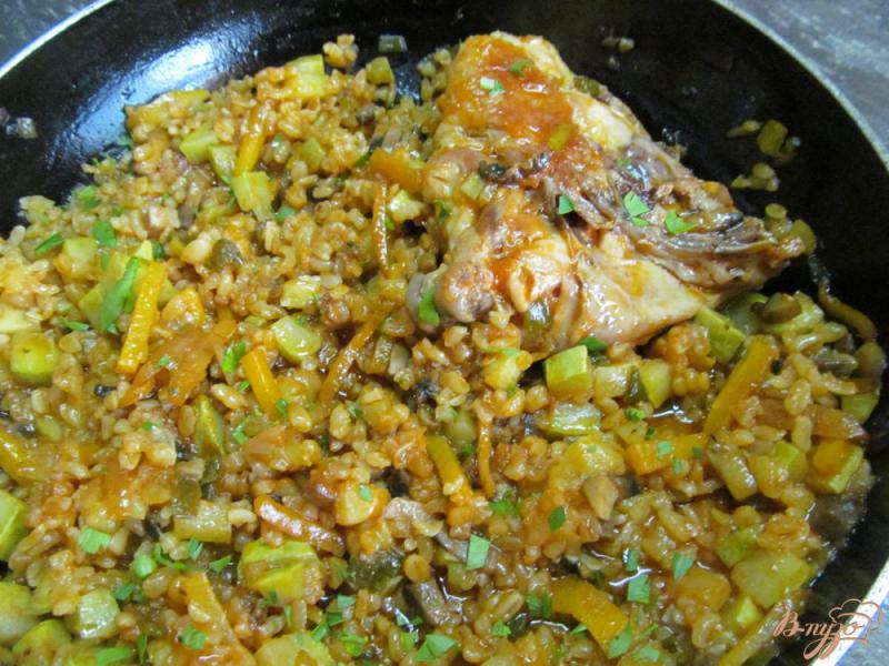Фото приготовление рецепта: Курица с овощами и булгуром шаг №6