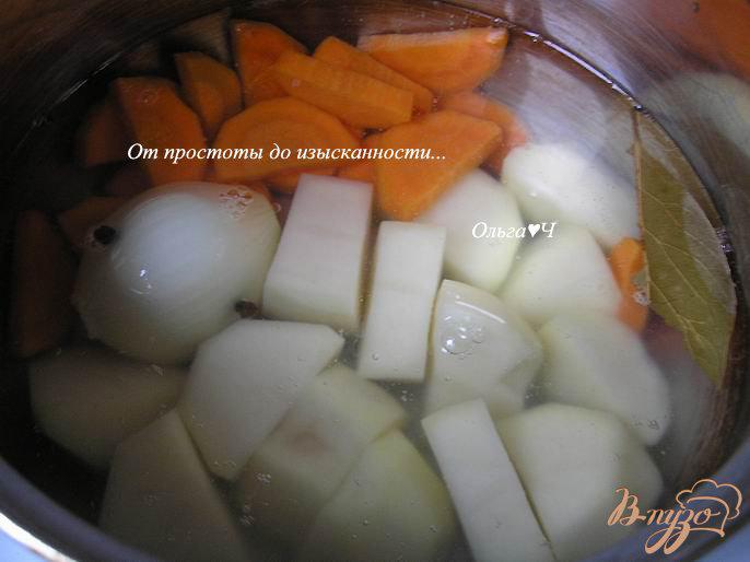 Фото приготовление рецепта: Индейка, томленая в сливочном соусе с овощами шаг №1