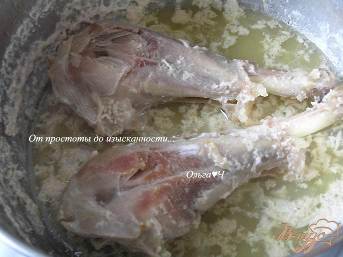 Фото приготовление рецепта: Индейка, томленая в сливочном соусе с овощами шаг №3