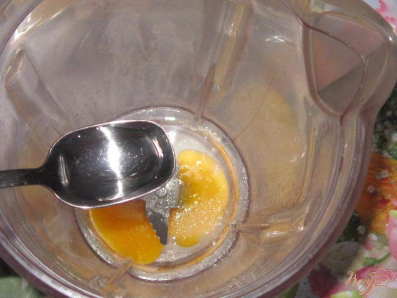 Фото приготовление рецепта: Майонез из утиных яиц шаг №4