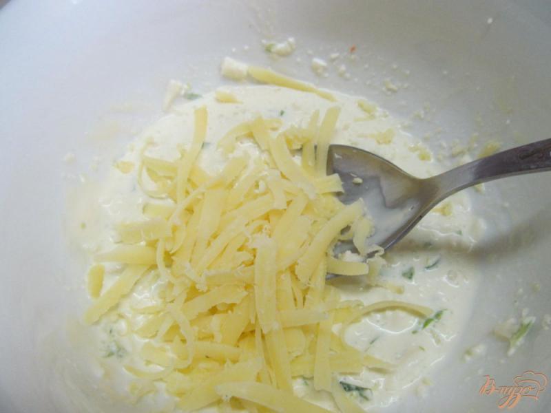 Фото приготовление рецепта: Кабачковые оладьи с сырной начинкой шаг №5