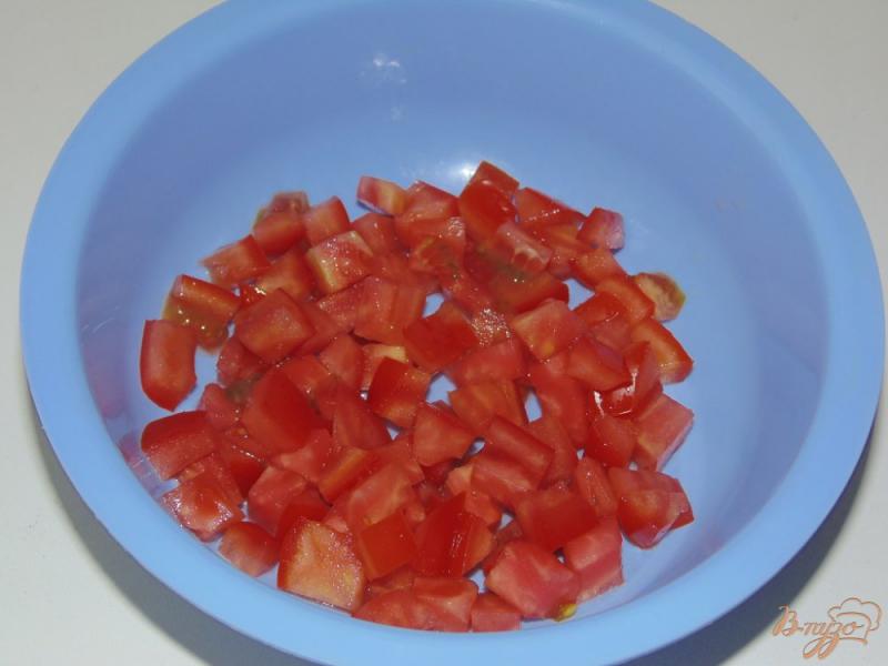 Фото приготовление рецепта: Салат из помидоров с крабовыми палочками и сыром шаг №1