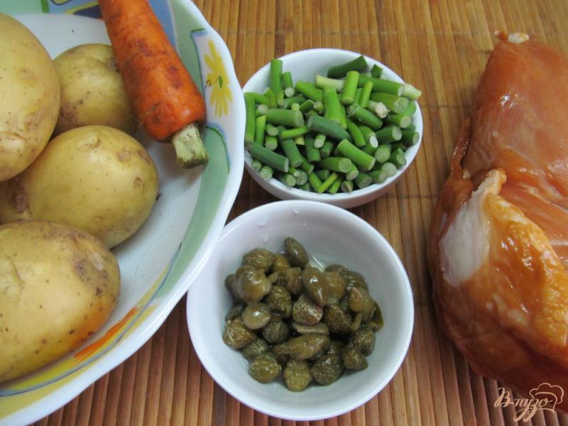 Фото приготовление рецепта: Тушеный картофель с копченой курицей шаг №1