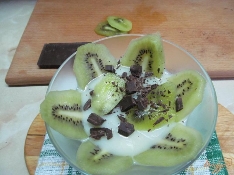 Фото приготовление рецепта: Молочный десерт с киви шаг №7