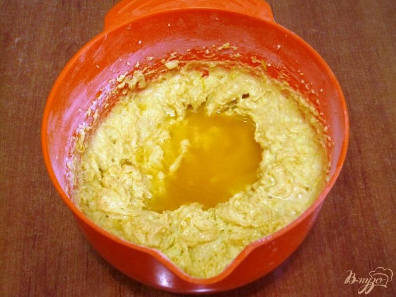 Фото приготовление рецепта: Цитрусовый пирог с кукурузной мукой шаг №6