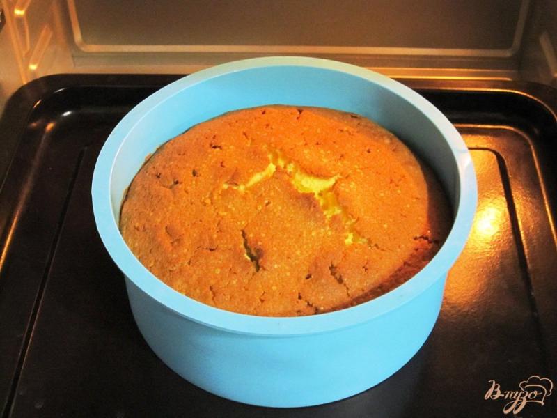 Фото приготовление рецепта: Цитрусовый пирог с кукурузной мукой шаг №8