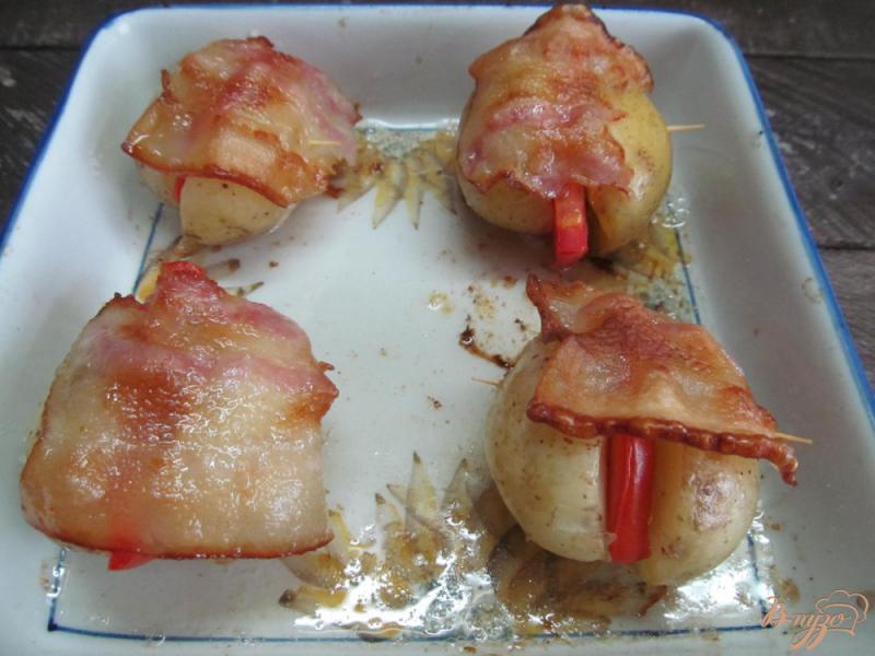 Фото приготовление рецепта: Картофель с помидором и беконом шаг №5