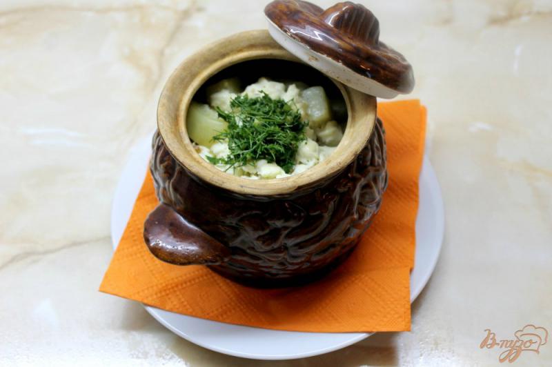 Фото приготовление рецепта: Молодой картофель запеченный с грибами и сыром фета шаг №7