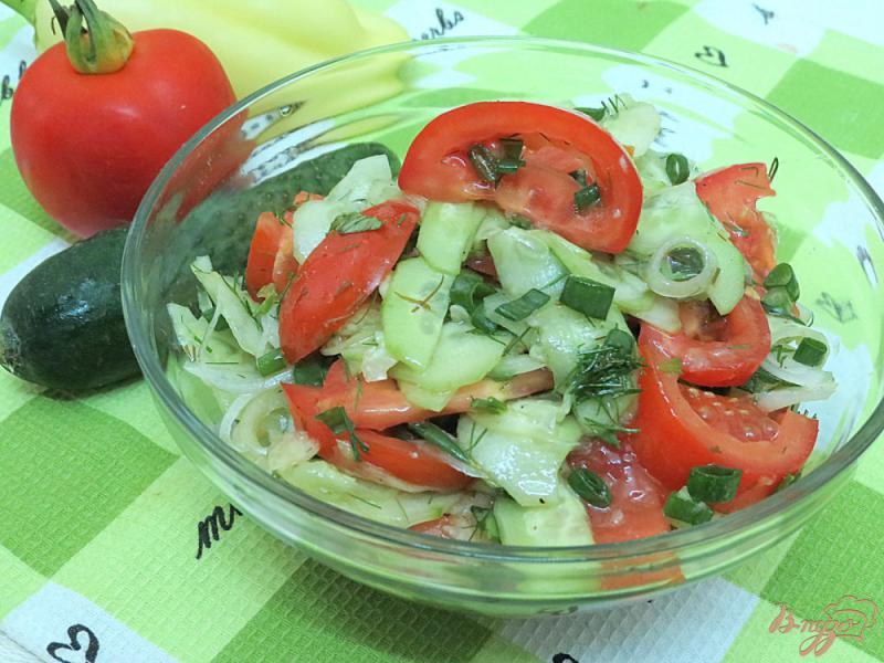 Фото приготовление рецепта: Салат с базиликом и соусом винигрет шаг №8