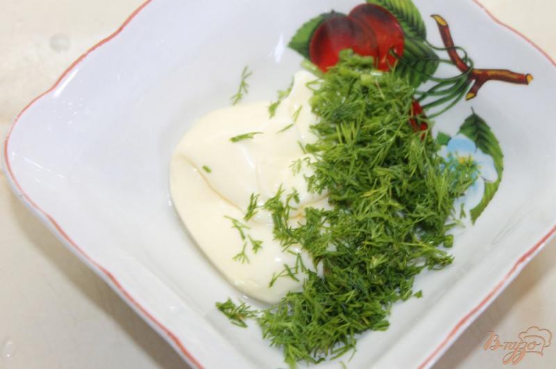 Фото приготовление рецепта: Оладьи с кабачка с соусом, помидорами и фетой шаг №7