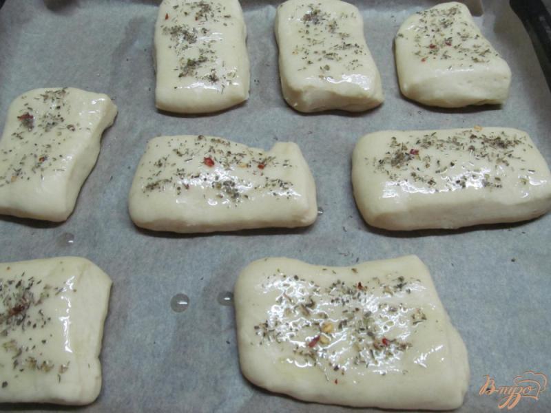 Фото приготовление рецепта: Мини булочки с итальянскими травами шаг №6