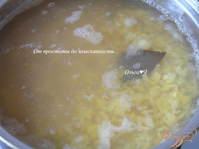 Фото приготовление рецепта: Гороховый суп-пюре с сайрой шаг №2